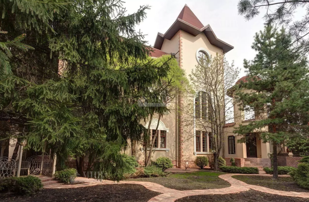 2-этажный коттедж 1 100 м² с отделкой