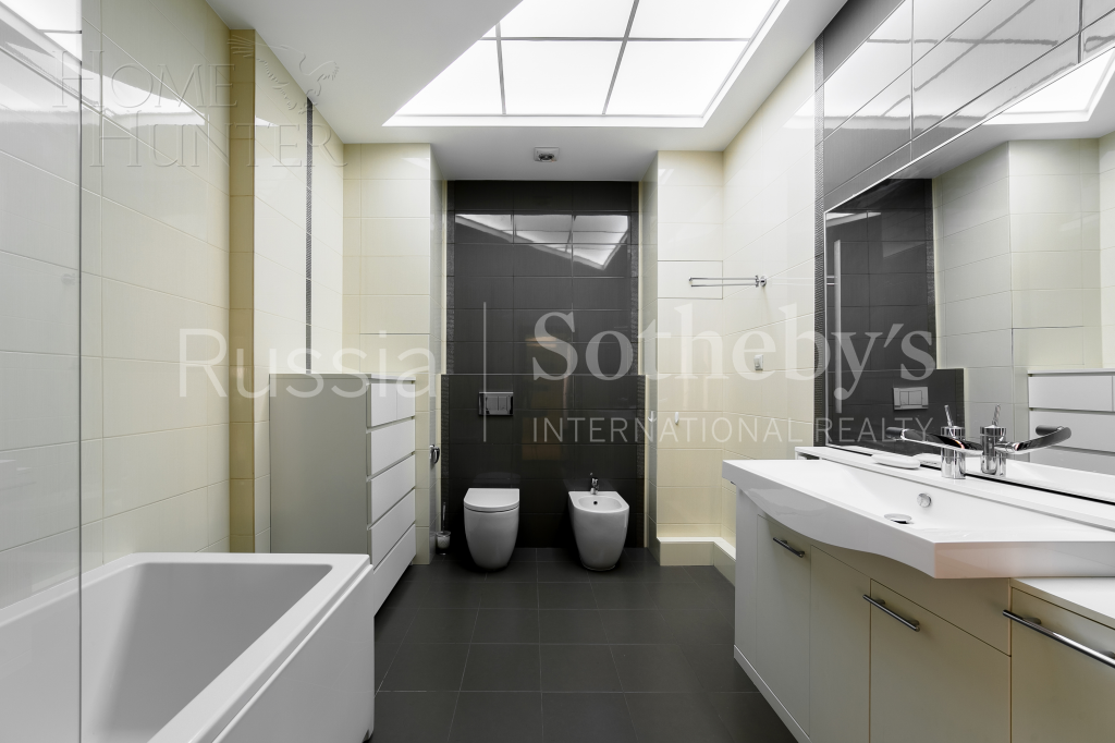 3-КОМН. КВАРТИРА С ОТДЕЛКОЙ 131 М² НА 4 ЭТАЖЕ