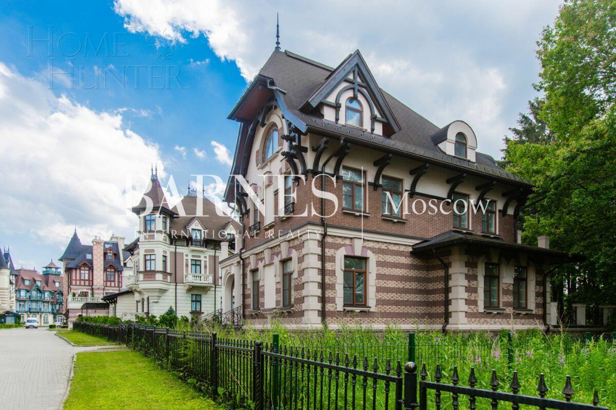 3-этажный коттедж 404 м² без отделки