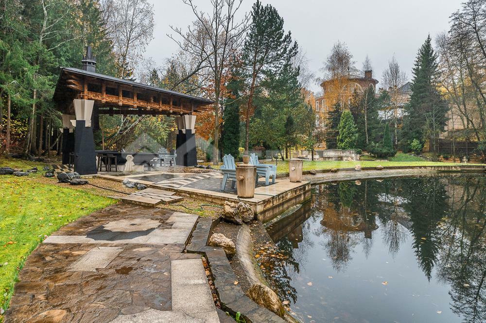 3-этажный коттедж 1 800 м² с отделкой