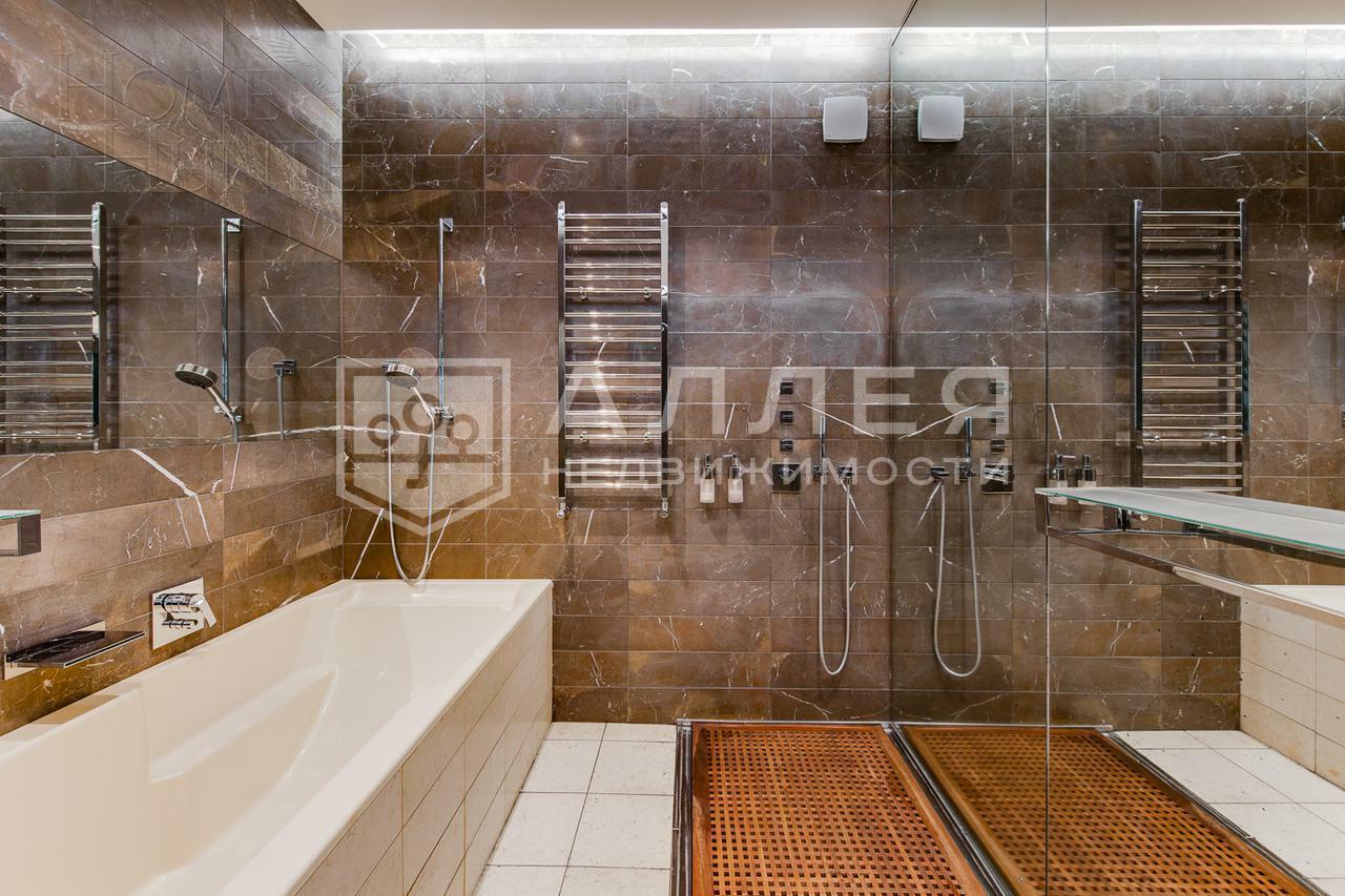 4-этажный коттедж 1 100 м² с отделкой