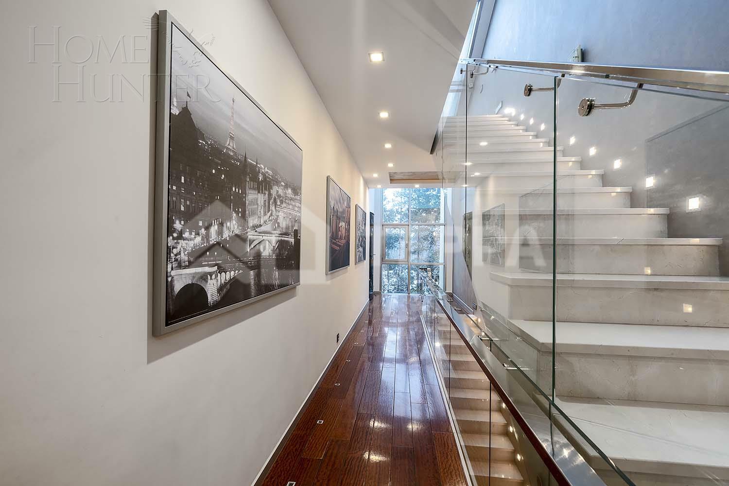 3-этажный таунхаус 350 м² с отделкой