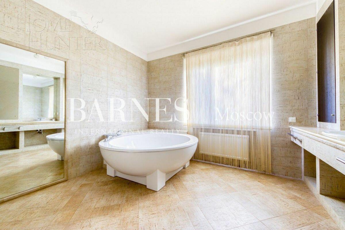 3-этажный коттедж 1 000 м² с отделкой