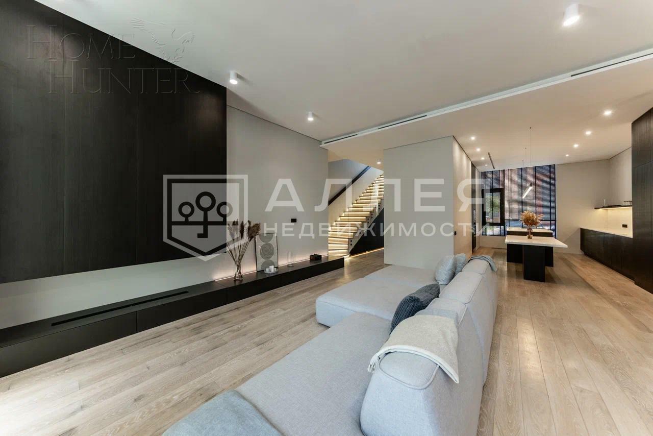 3-этажный таунхаус 244 м² с отделкой