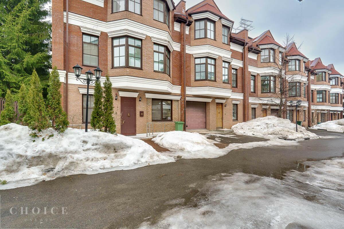 3-этажный таунхаус 400 м² с отделкой