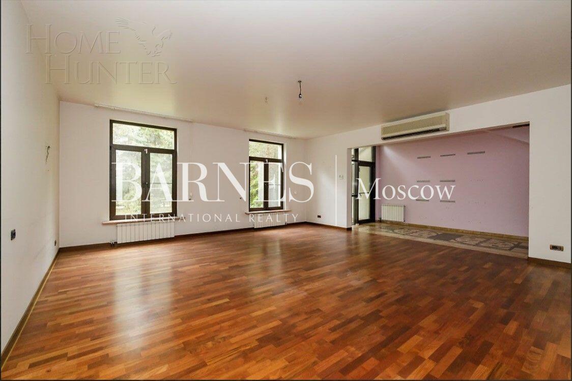3-этажный таунхаус 350 м² с отделкой