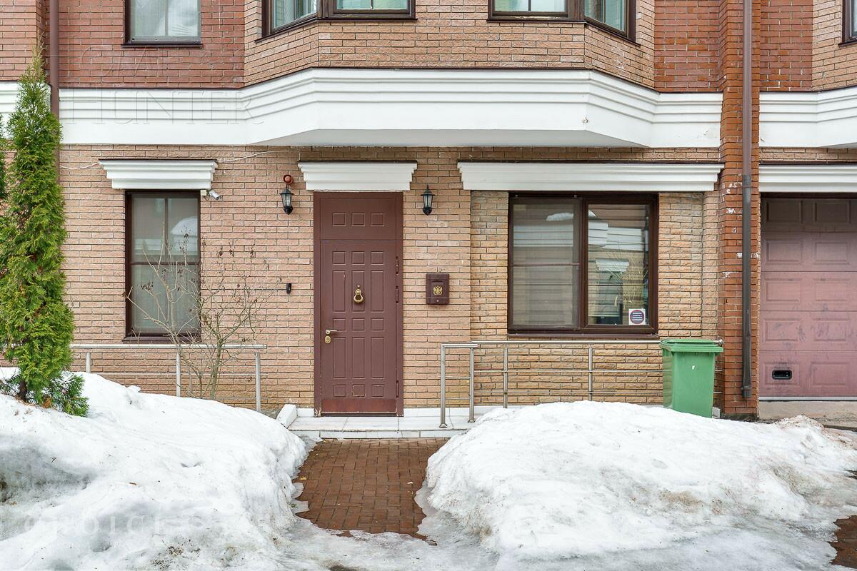 3-этажный таунхаус 400 м² с отделкой