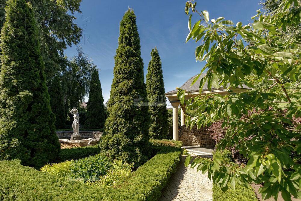 3-этажный коттедж 1 200 м² без отделки