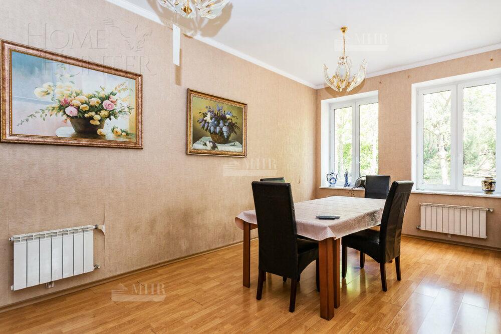 3-этажный коттедж 700 м² с отделкой