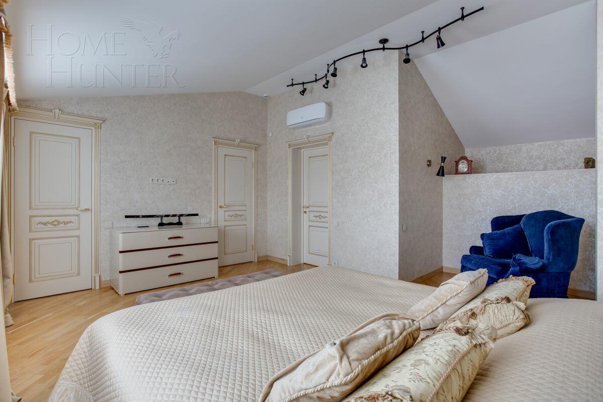 3-этажный таунхаус 300 м² с отделкой