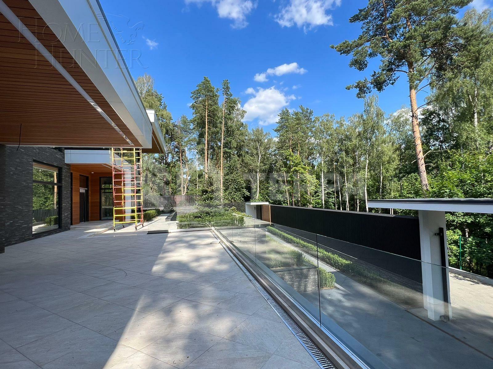 2-этажный коттедж 1 200 м² без отделки