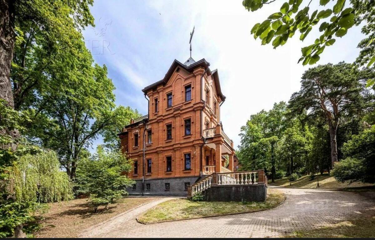 3-этажный коттедж 1 600 м² с отделкой