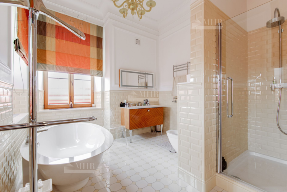 2-этажный коттедж 1 100 м² с отделкой