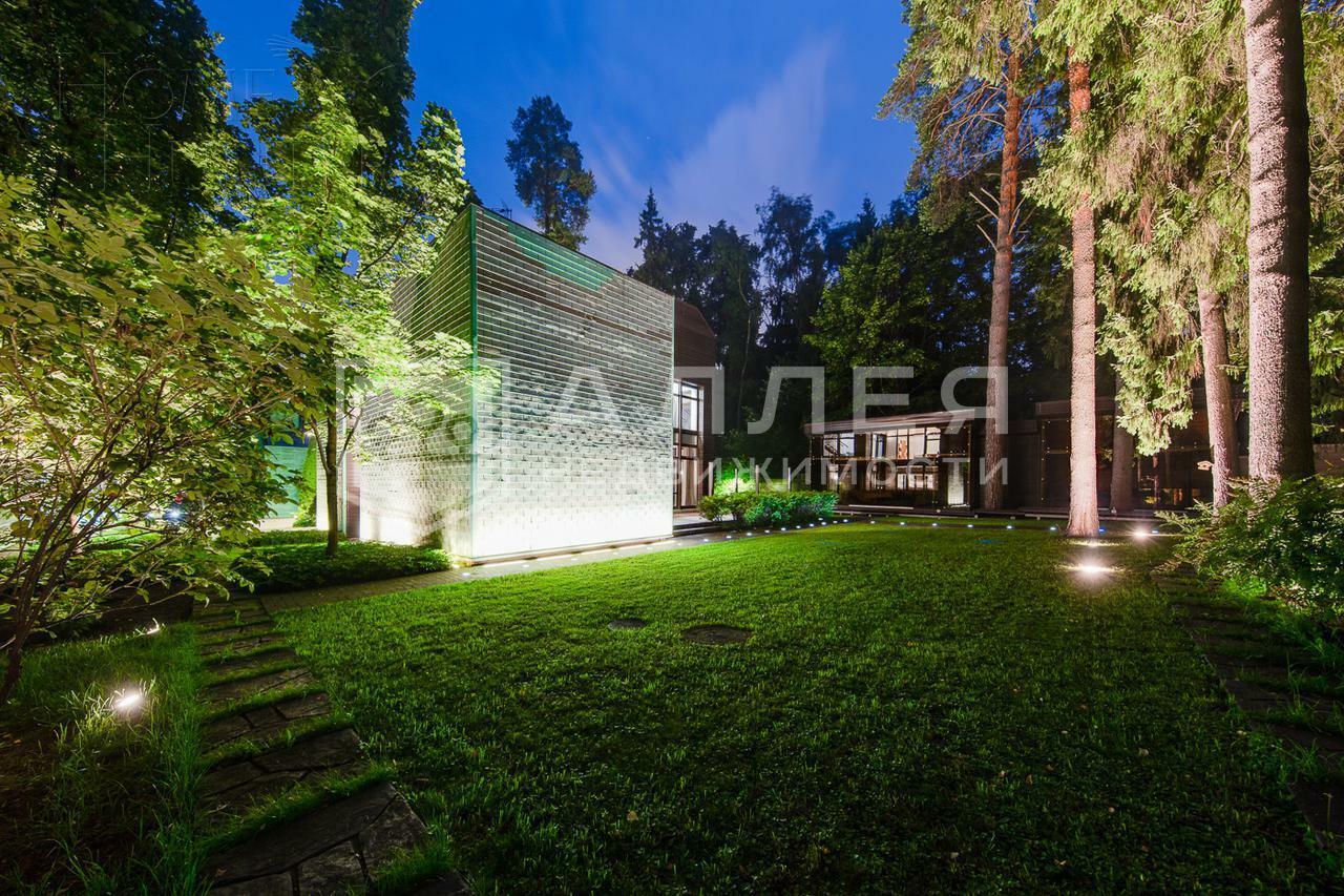 4-этажный коттедж 1 100 м² с отделкой