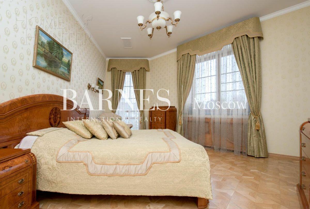 2-этажный коттедж 1 400 м² с отделкой