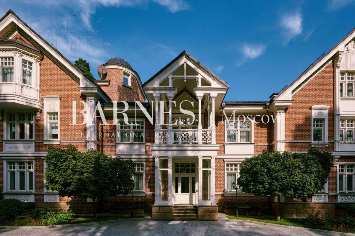 2-этажный коттедж 1 703.4 м² без отделки