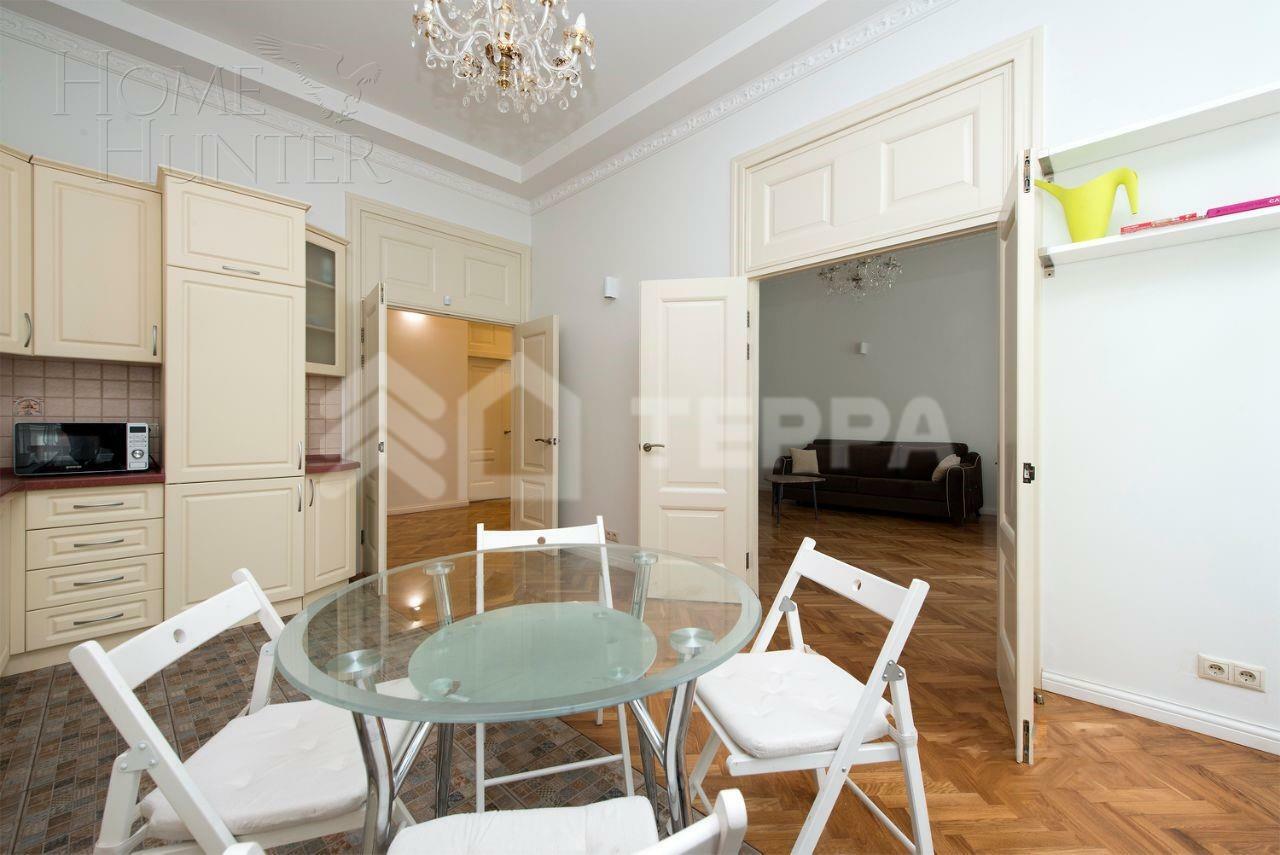 7-КОМН. КВАРТИРА С ОТДЕЛКОЙ 193.5 М² НА 3 ЭТАЖЕ