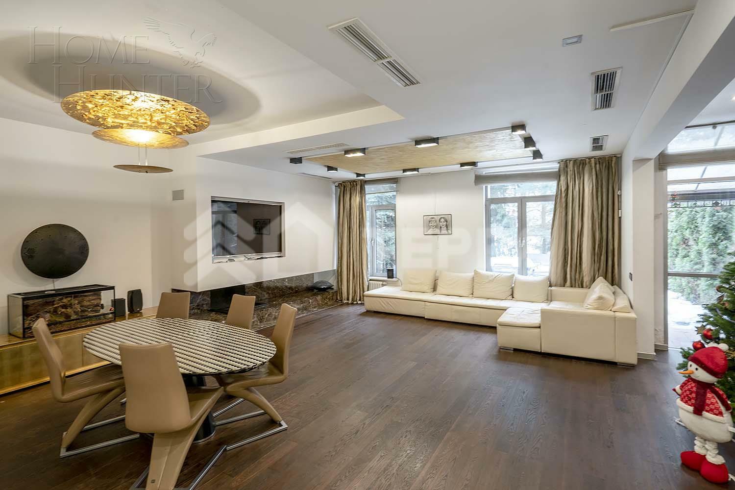 3-этажный таунхаус 350 м² с отделкой