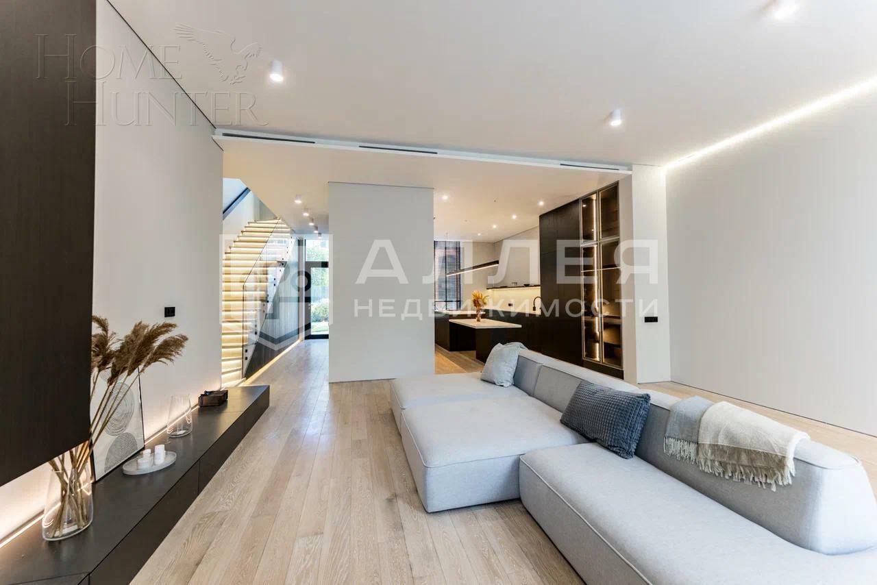 3-этажный таунхаус 244 м² с отделкой