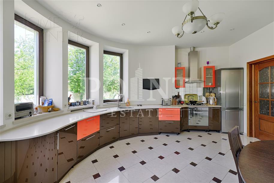 2-этажный коттедж 350 м² с отделкой