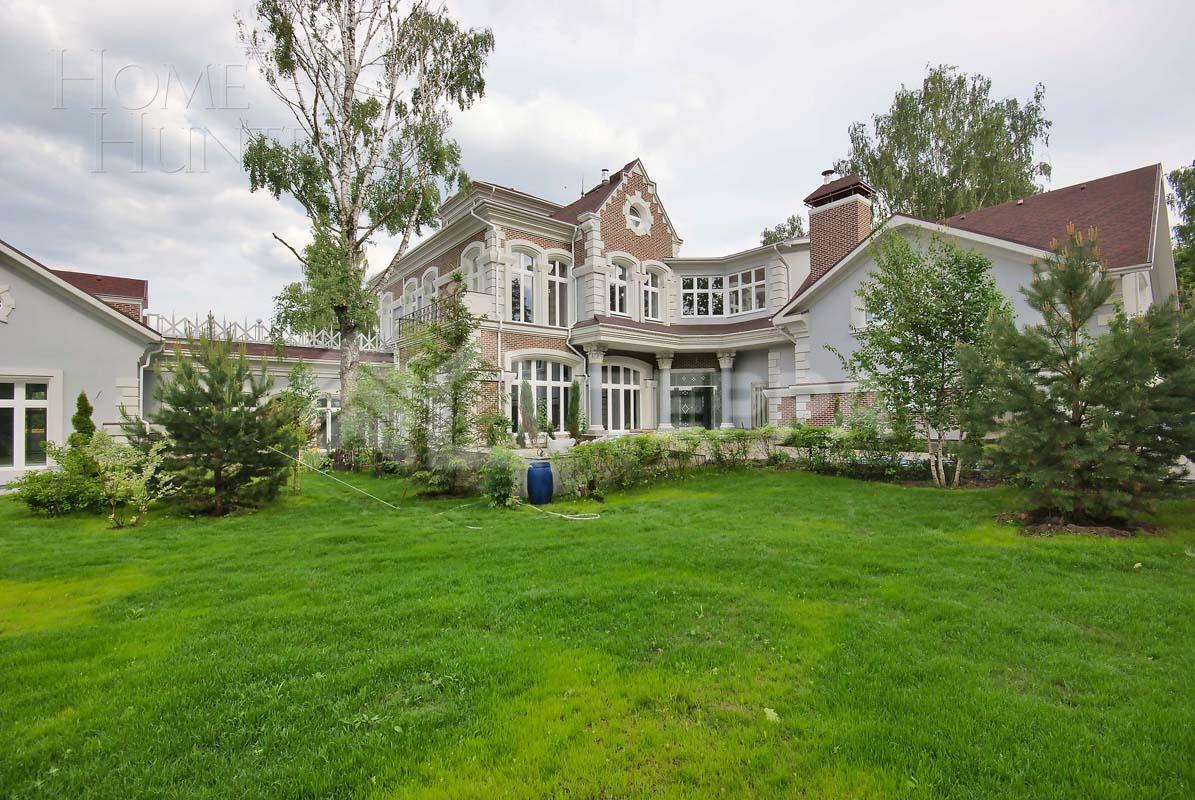 3-этажный коттедж 953 м² с отделкой