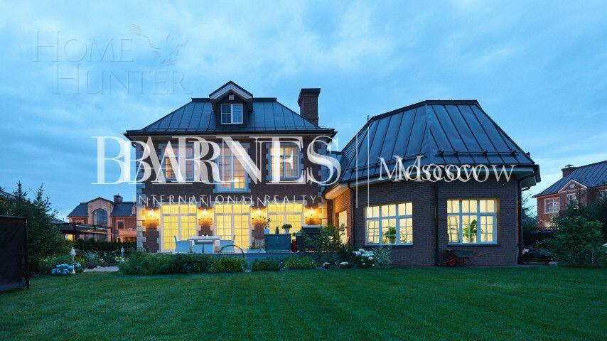 2-этажный коттедж 550 м² с отделкой