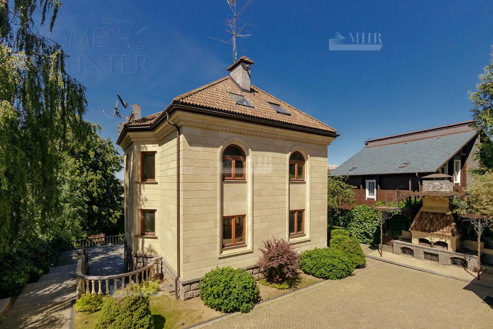 3-этажный коттедж 1 200 м² без отделки