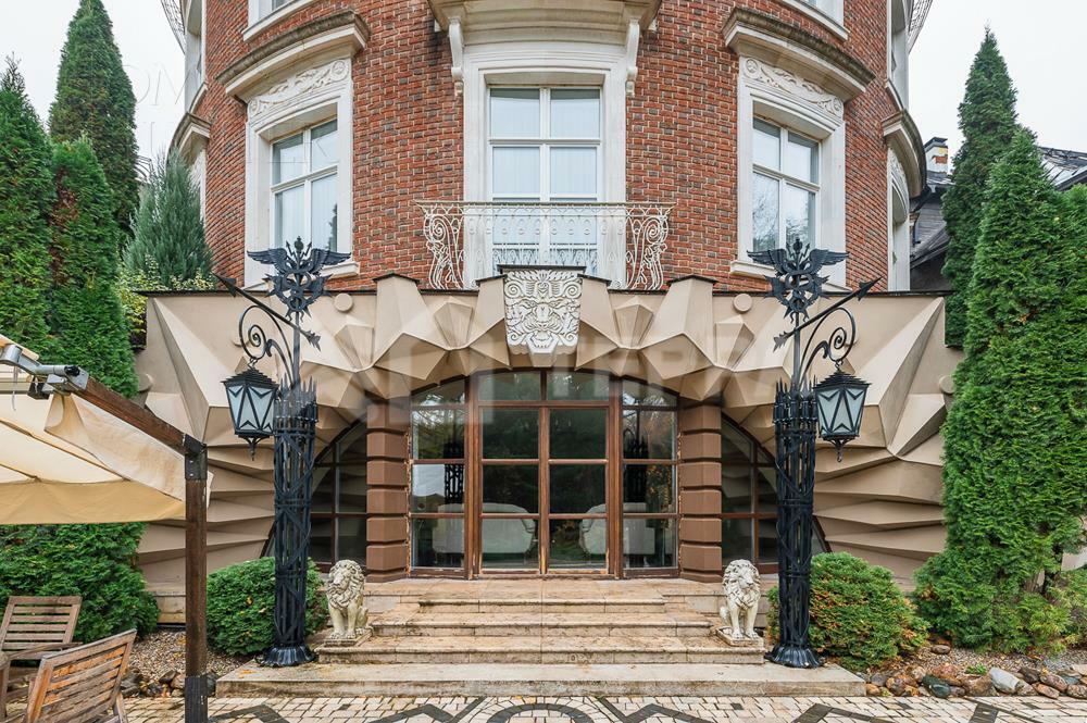 3-этажный коттедж 1 800 м² с отделкой