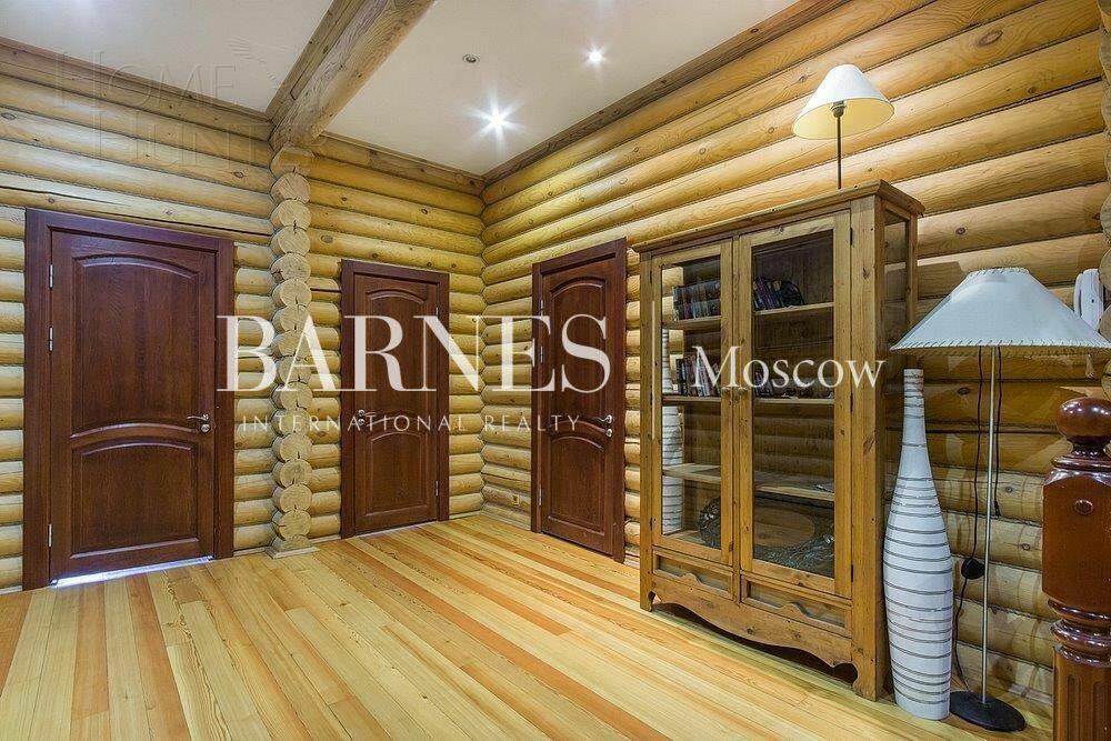 3-этажный коттедж 700 м² с отделкой