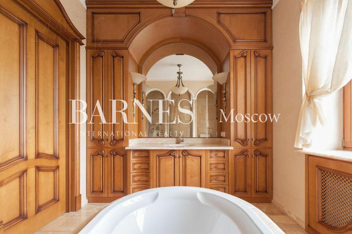 2-этажный коттедж 1 400 м² с отделкой