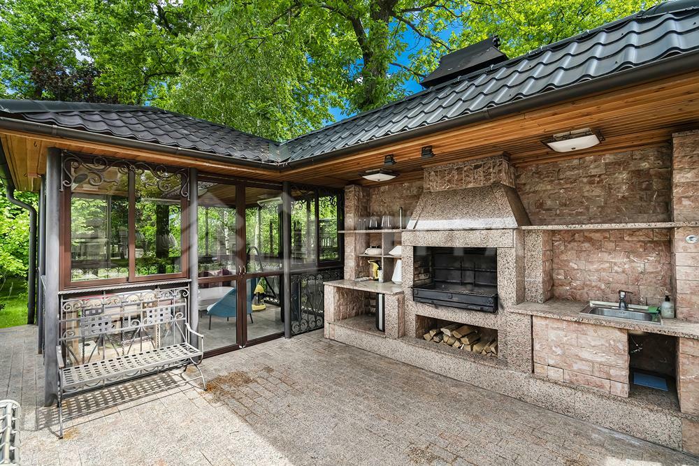 3-этажный коттедж 1 200 м² с отделкой