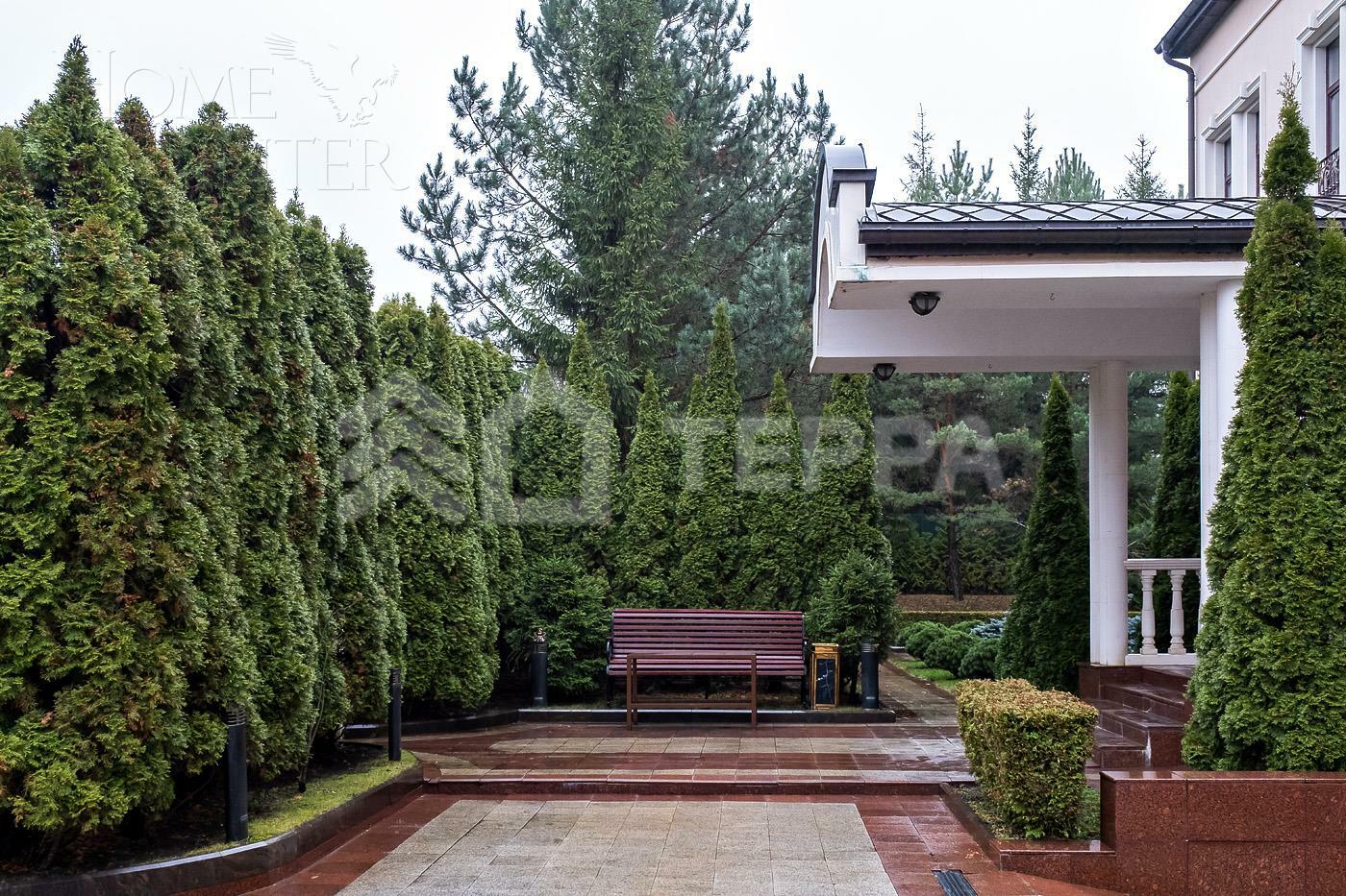 3-этажный коттедж 1 700 м² с отделкой