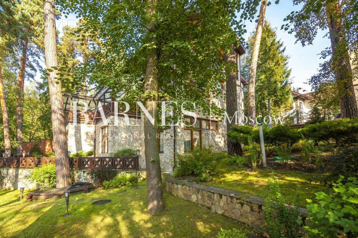 3-этажный коттедж 1 000 м² с отделкой