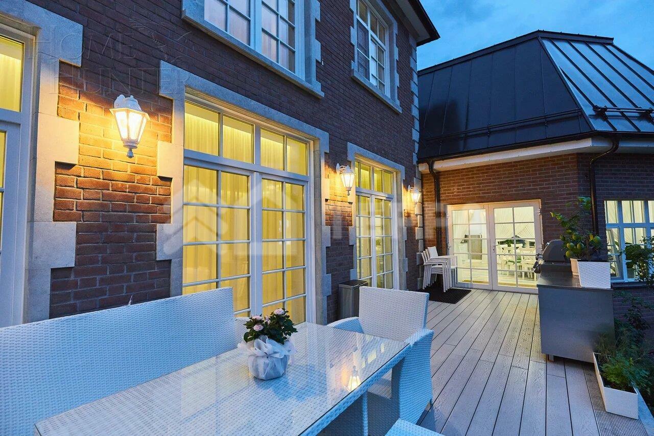 3-этажный коттедж 550 м² с отделкой