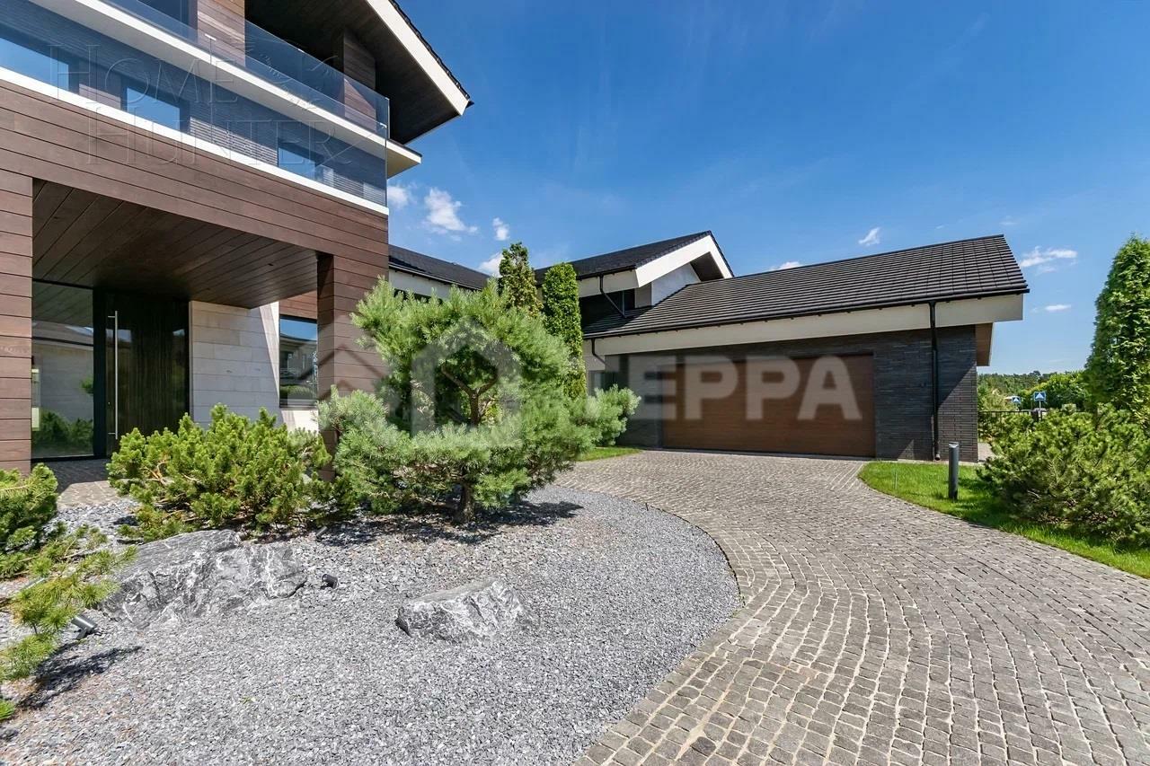 3-этажный коттедж 1 770 м² без отделки