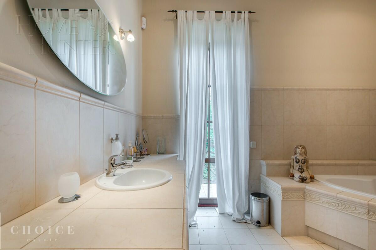 2-этажный коттедж 650 м² с отделкой