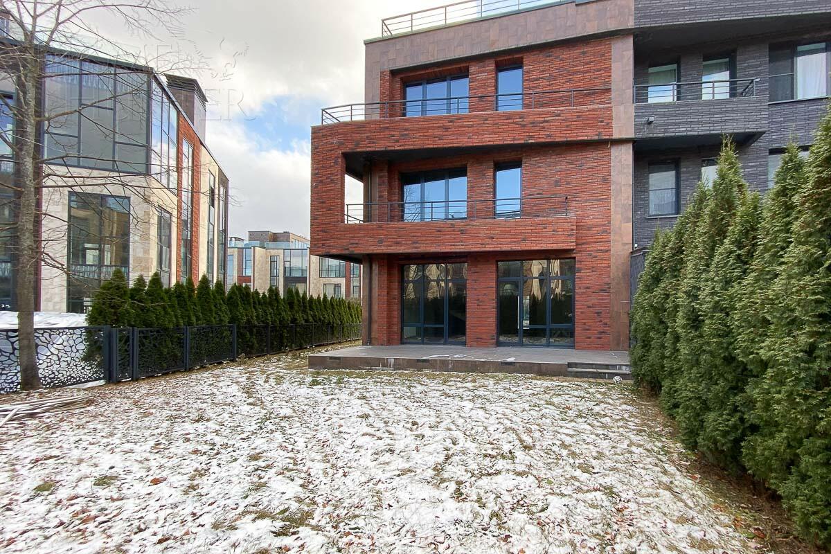 3-этажный таунхаус 244 м² без отделки