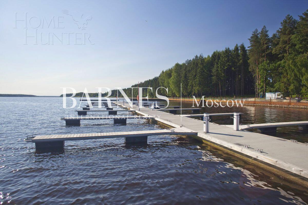 Участок 70.1 сот. в охраняемом поселке