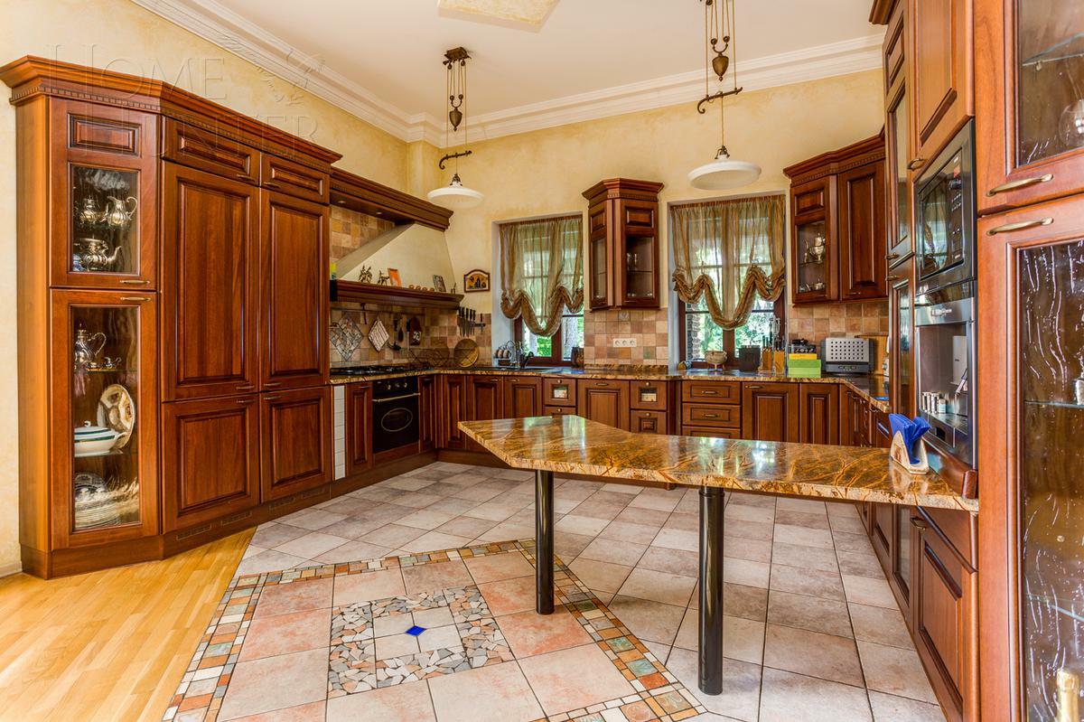 2-этажный коттедж 550 м² с отделкой