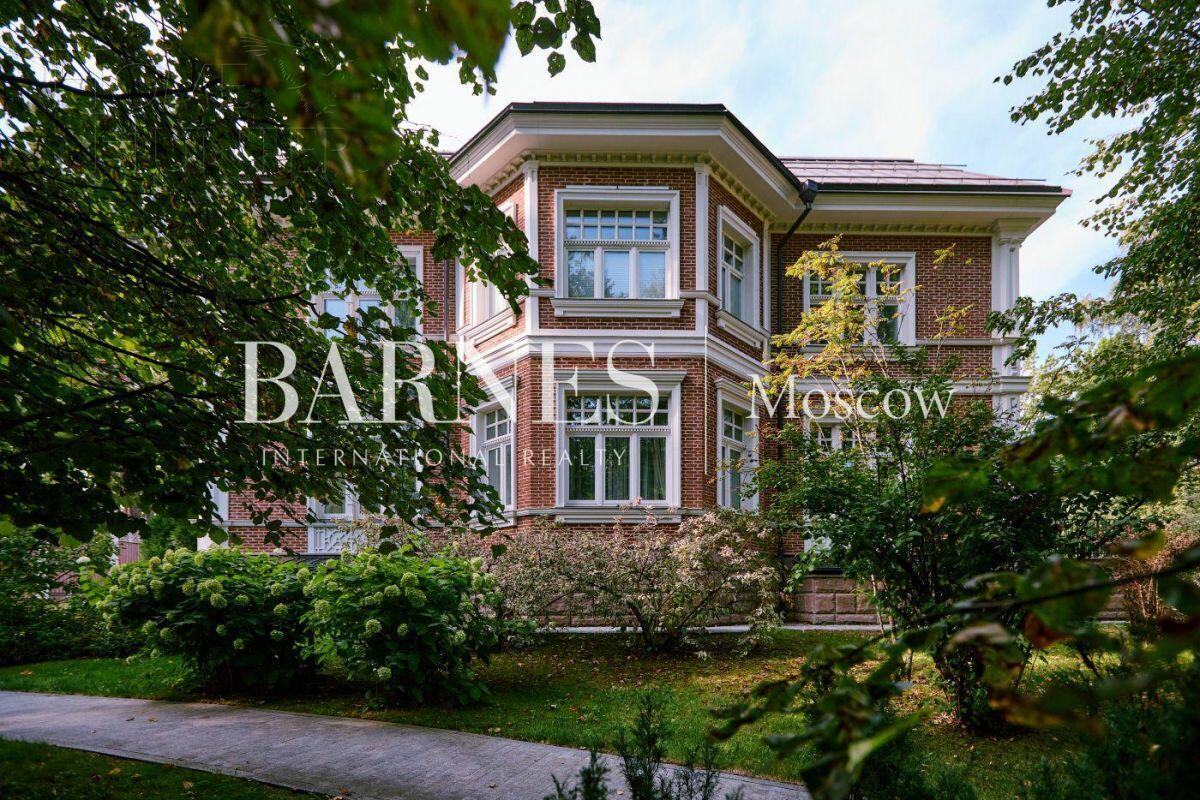 2-этажный коттедж 1 703.4 м² без отделки