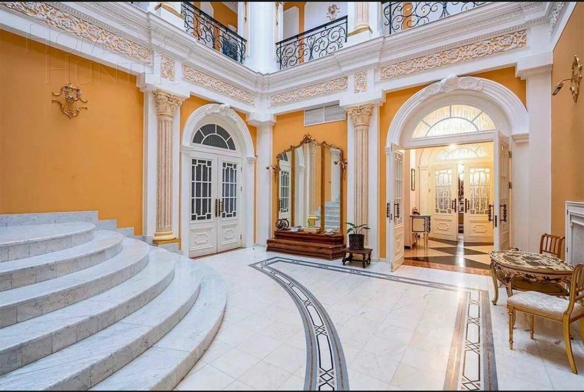 3-этажный коттедж 1 600 м² с отделкой