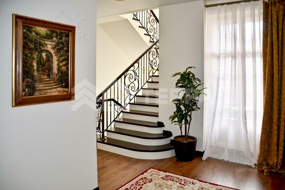 2-этажный таунхаус 400 м² с отделкой