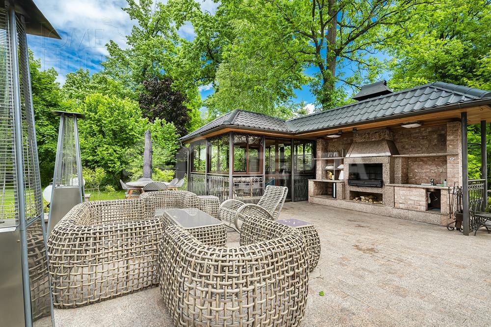 3-этажный коттедж 1 200 м² с отделкой