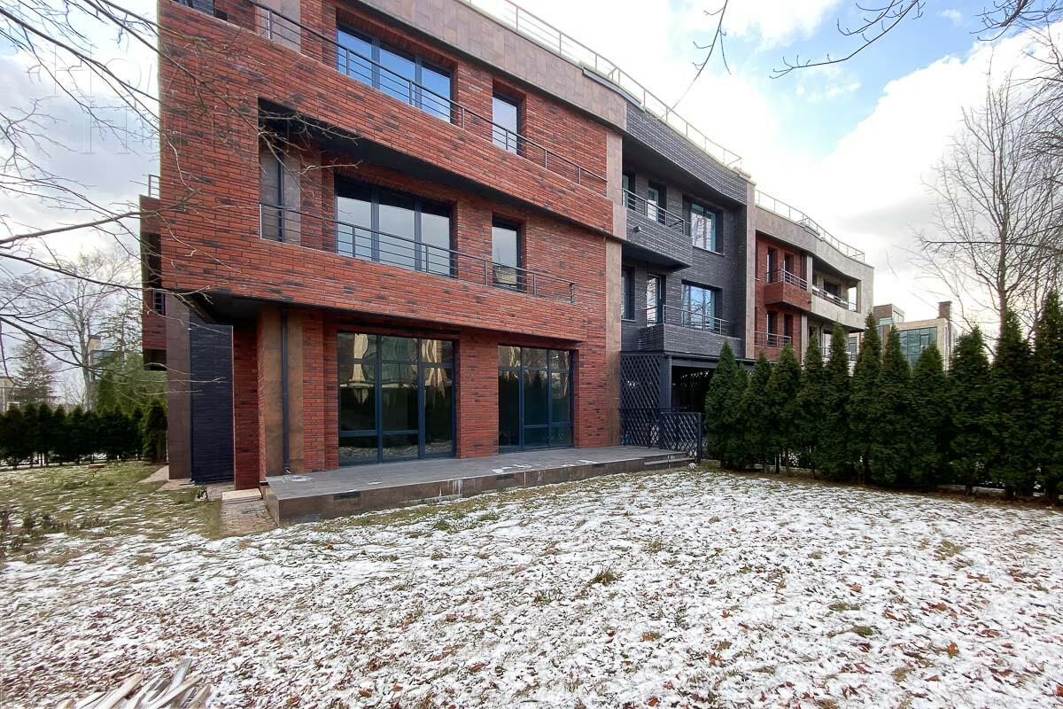 3-этажный таунхаус 244 м² без отделки