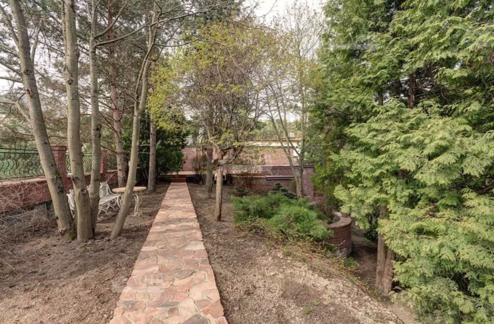 2-этажный коттедж 1 100 м² с отделкой