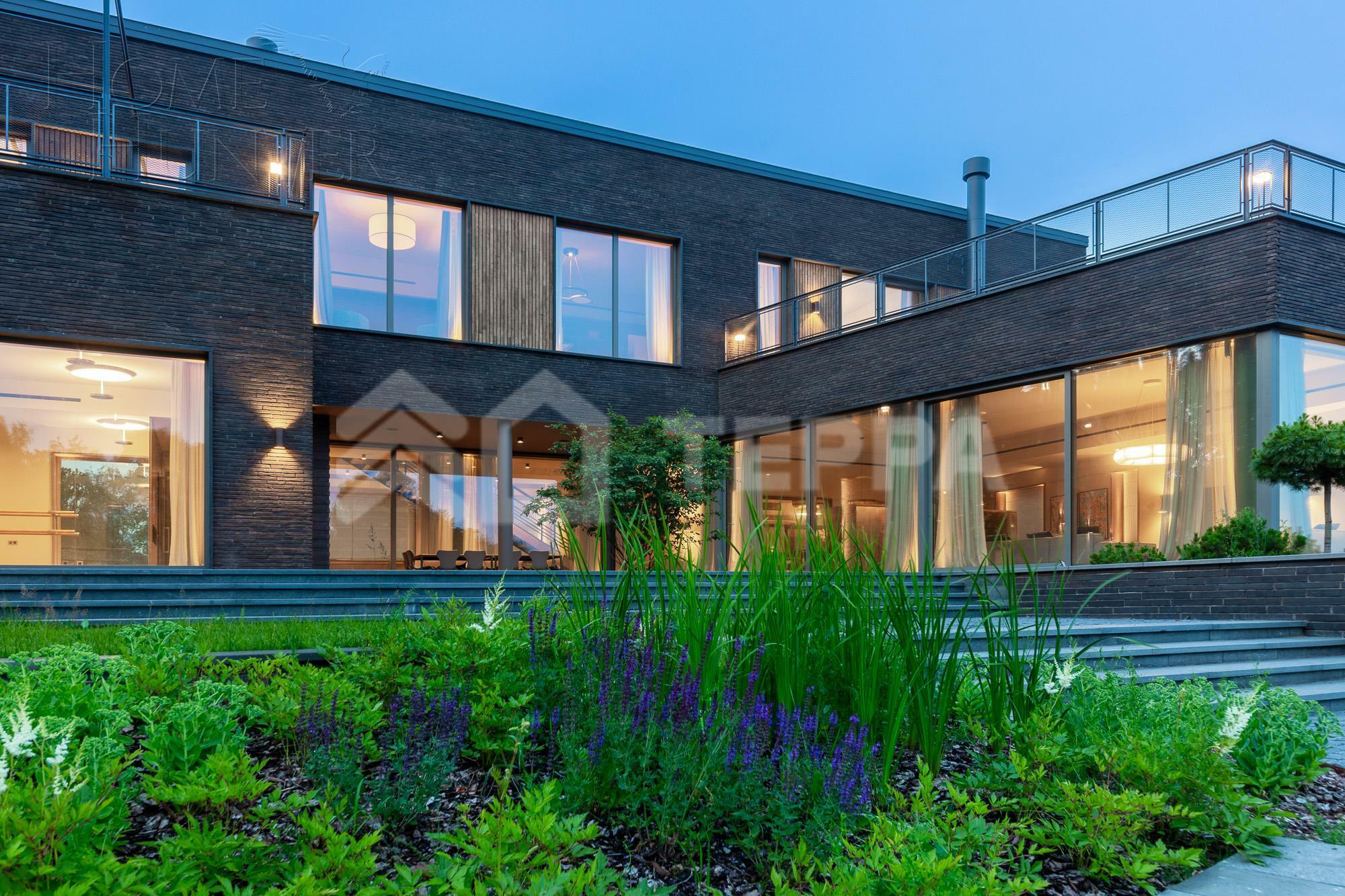 2-этажный коттедж 2 325 м² с отделкой