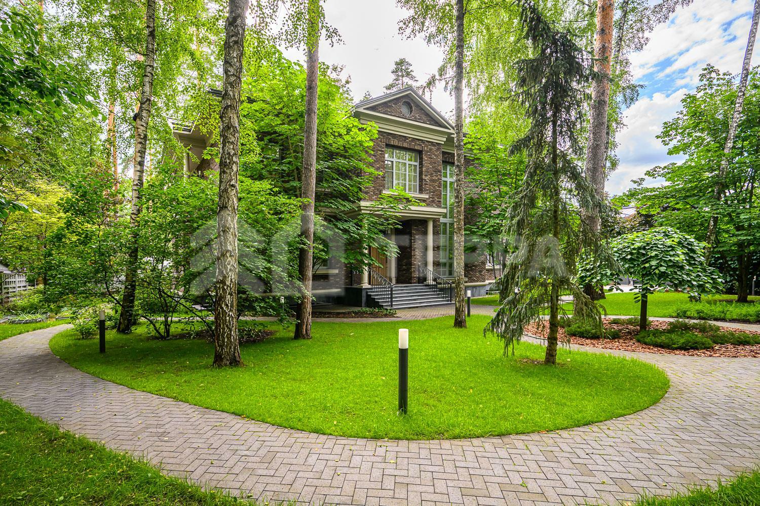 2-этажный коттедж 680 м² с отделкой