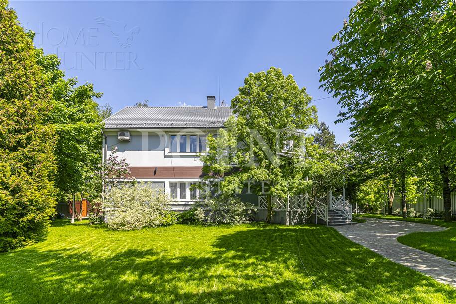 3-этажный коттедж 400 м² с отделкой