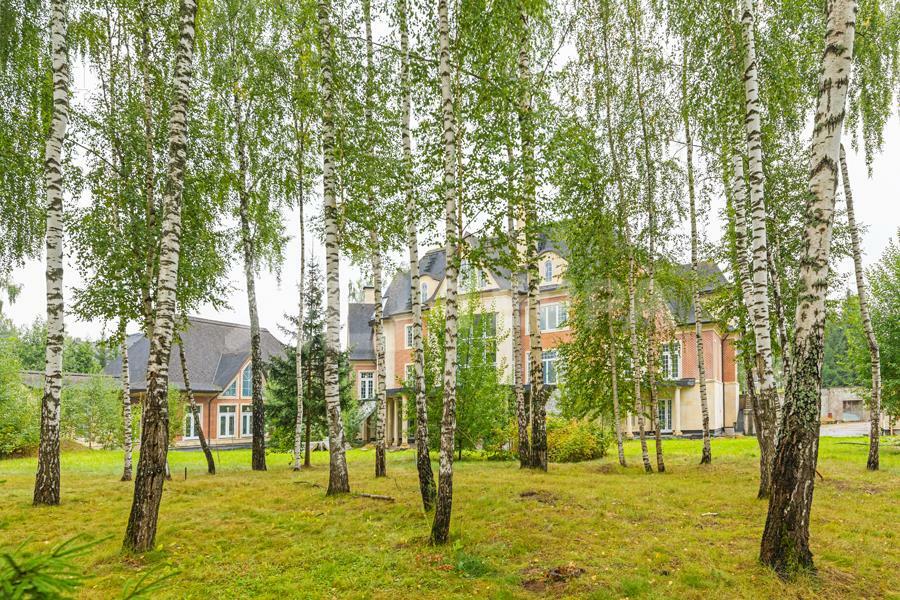 3-этажный коттедж 1 740 м² без отделки