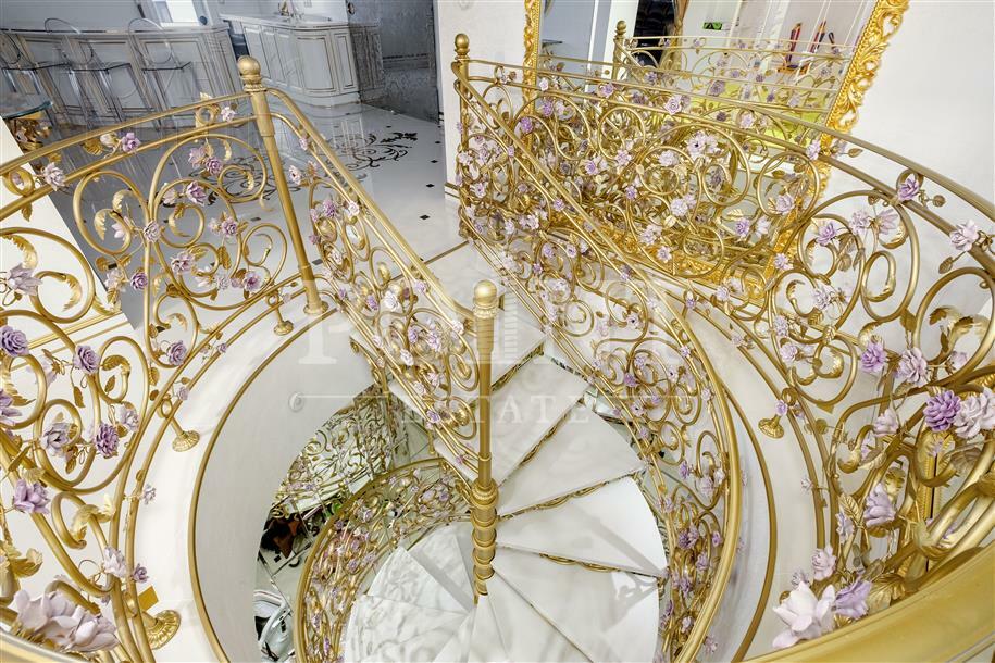 2-УРОВНЕВАЯ КВАРТИРА С ОТДЕЛКОЙ 721 М² НА 15 ЭТАЖЕ